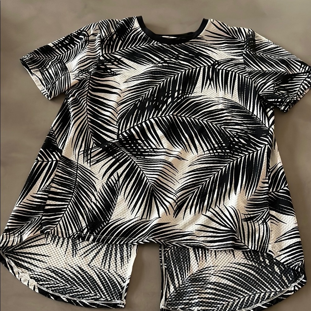 Tail Black and White Palm Leaf Short Sleeve Tee